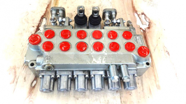 2-08 - multiple valve    Bowell backhoe